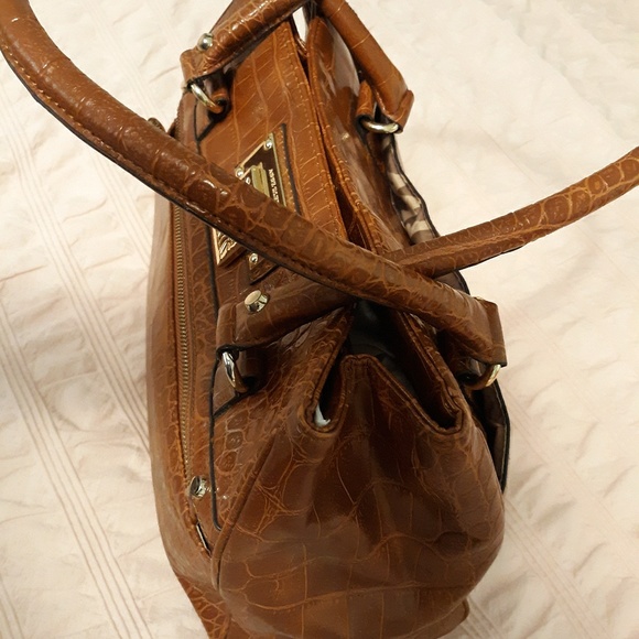 ANNE KLEIN BROWN VINYL ALLIGATOR-LOOK BAG - Picture 3 of 5